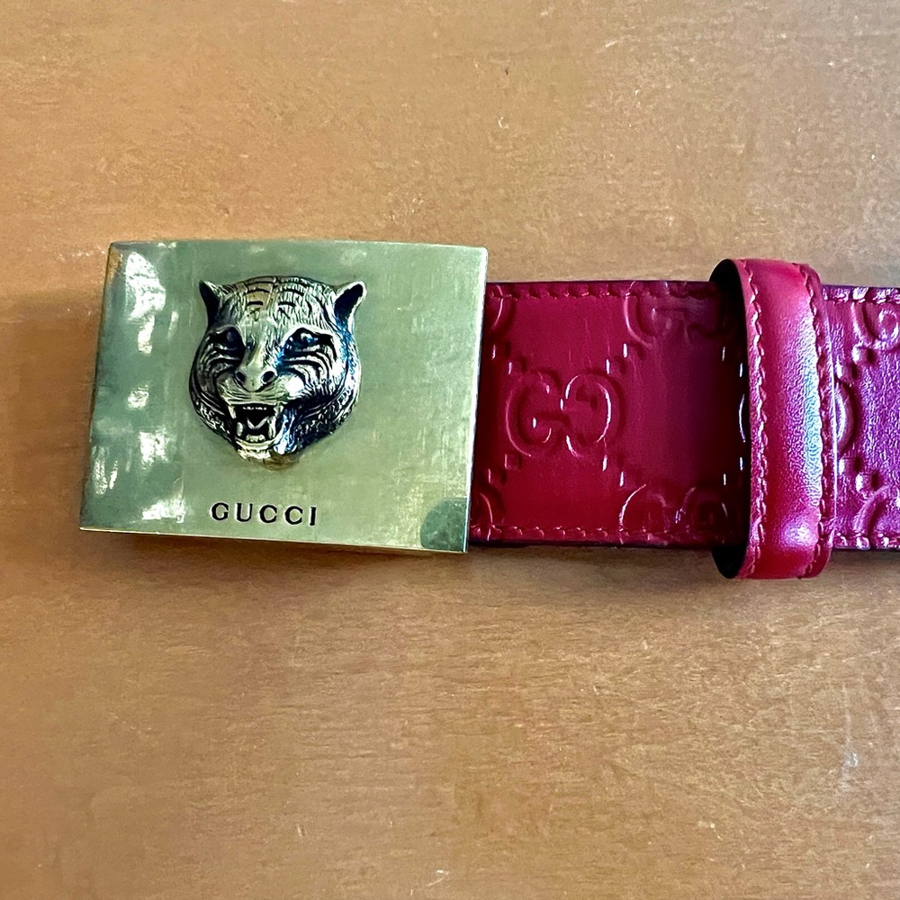Gucci - logo imprinted red leather belt with gold tiger Buckle